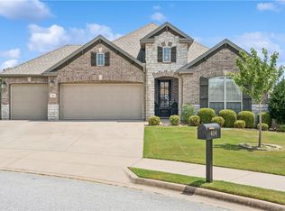 404 Orchard Cir, Cave Springs, AR 72718