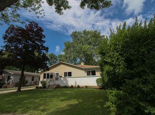 164 N Idlewild Ave, Mundelein, IL 60060
