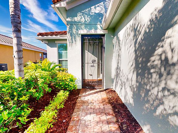 2nd image of 10135 SW Fernwood Avenue