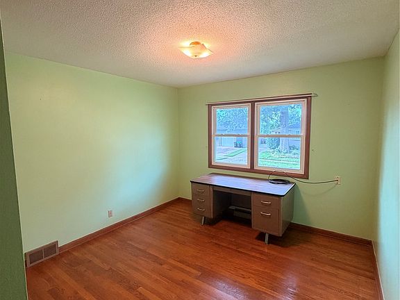 5th image of 2565 23rd Ave