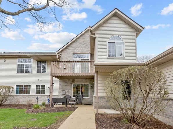 4977 West Maple Leaf CIRCLE, Greenfield, WI 53220
