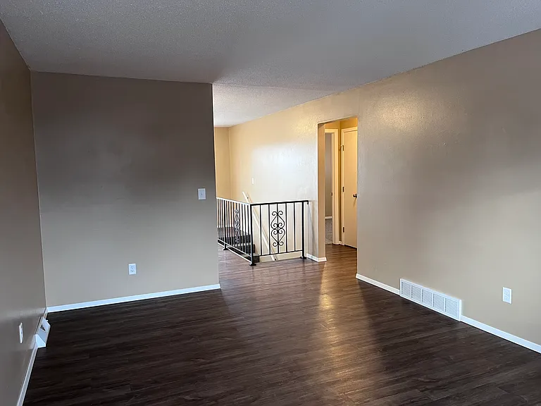 704 W Bailey St — Photo 6