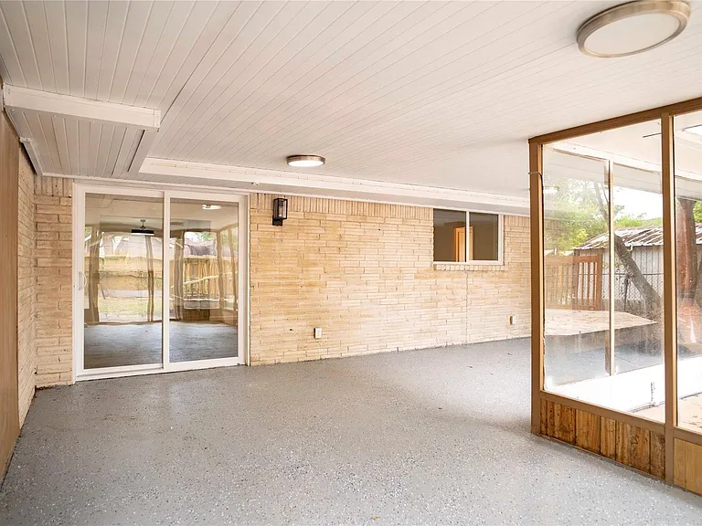 9214 Woodland Oaks Dr — Photo 23