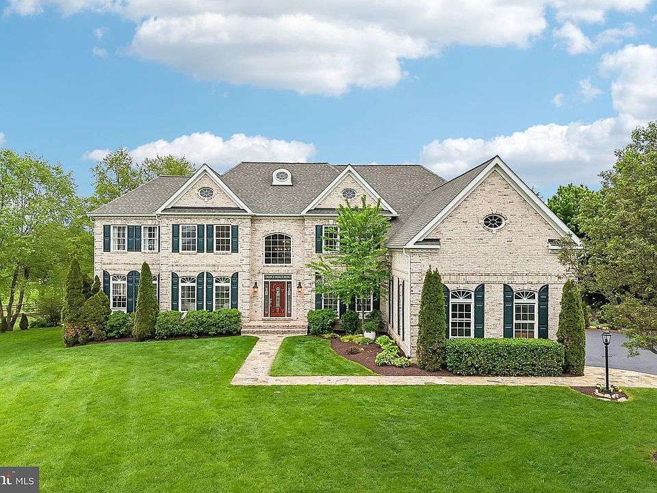1st image of 16720 Falconhurst Dr