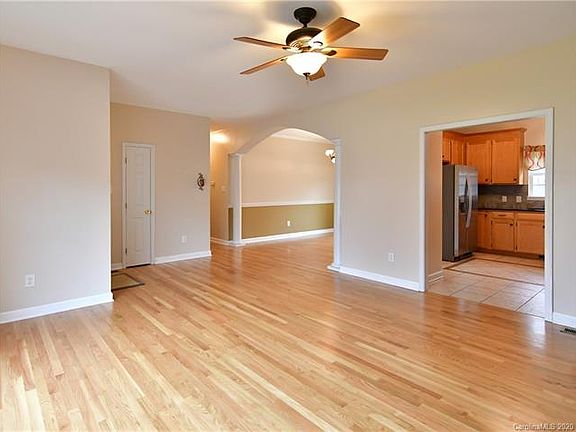 5th image of 146 Foy Ln