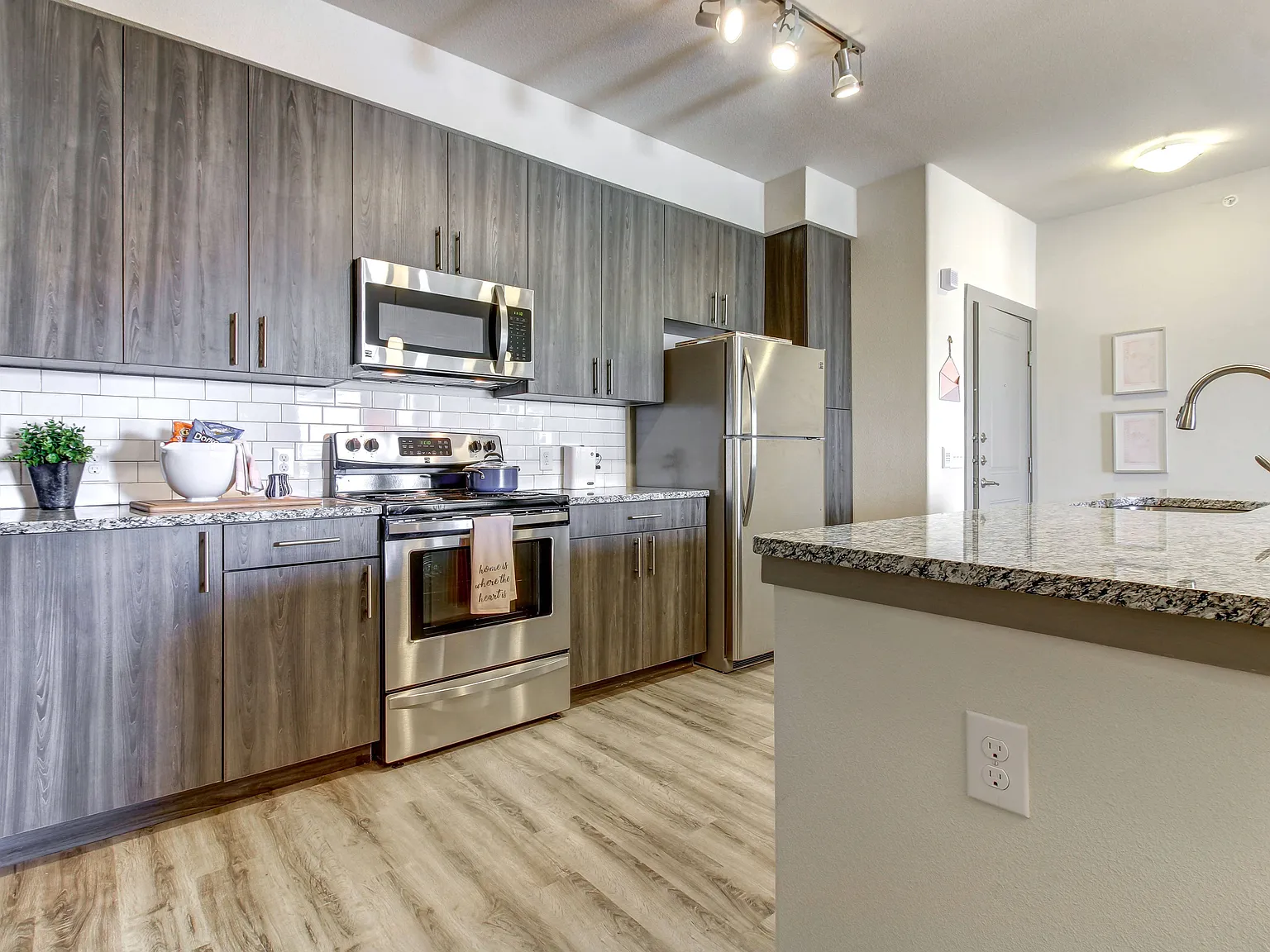 Birwood Heights — Photo 1