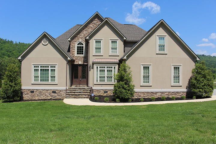 1st image of 568 Castle Dr