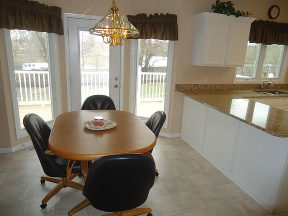 Kitchen Dining Area