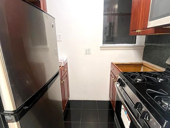 3rd image of 235 E 13th St APT 2N