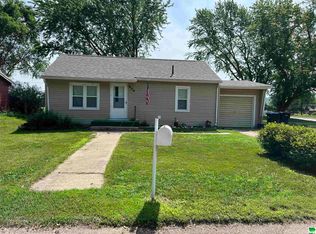 904 N Hughes Ave, Cherokee, IA 51012