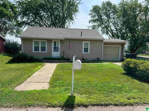 904 N Hughes Ave, Cherokee, IA 51012