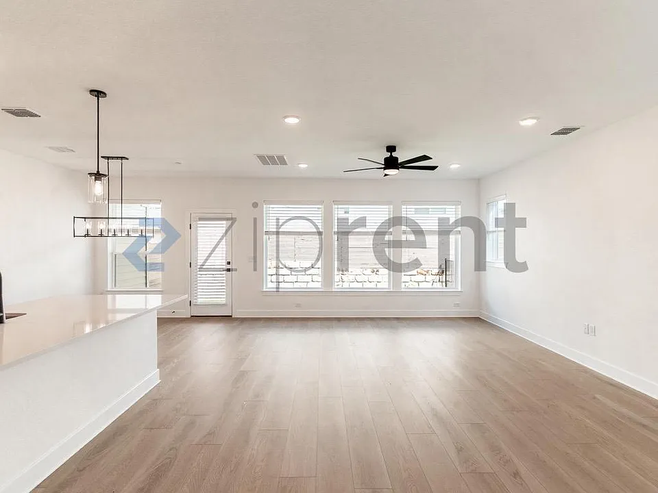 1016 Brickell Loop #B