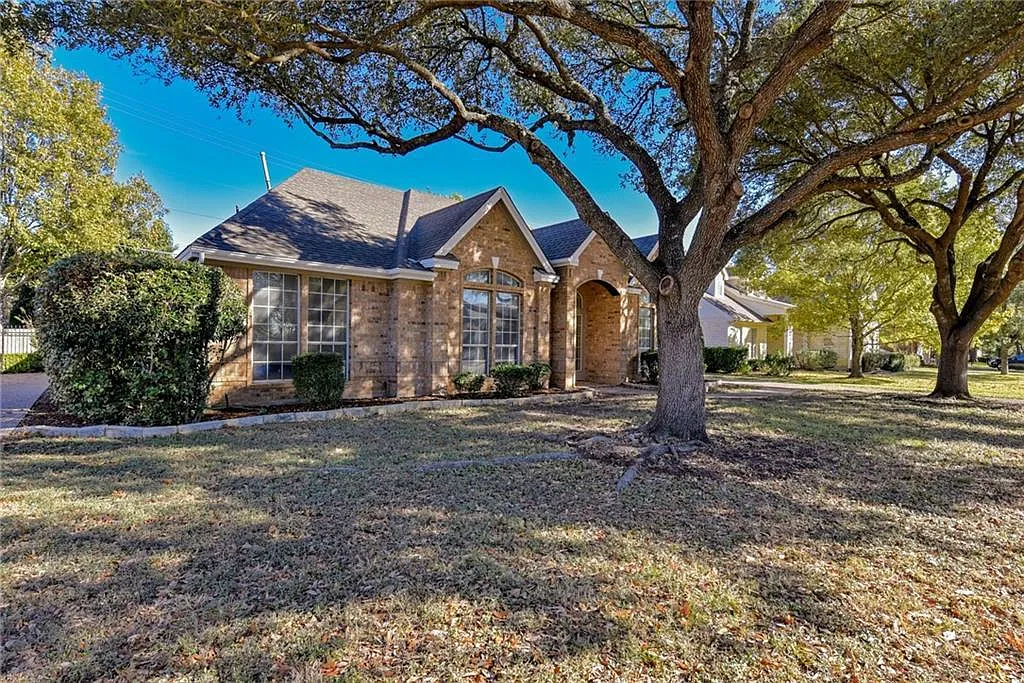 Building Photo - 7708 Blue Lilly Dr