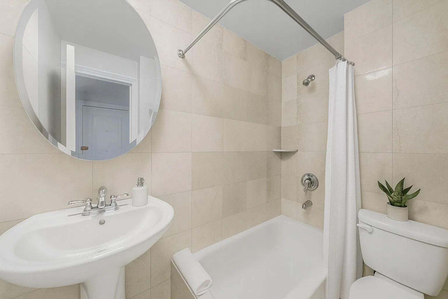 240 West 73rd Street — Photo 4