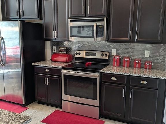 2nd image of 3813 Fernwood Ln