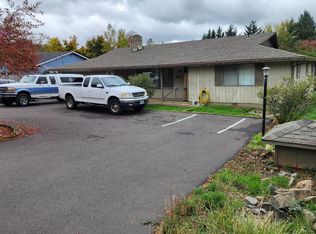 2040 Hamilton Ln, Grants Pass, OR 97527