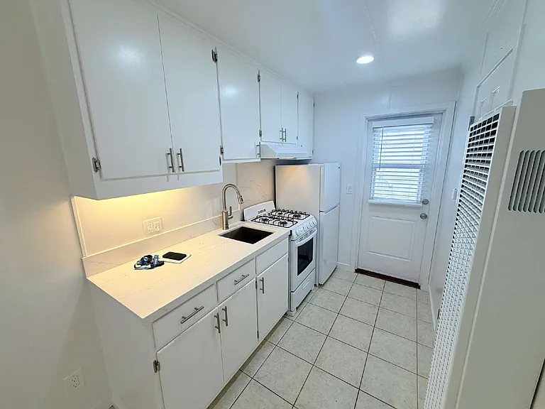 5075 Niagara Ave #4 — Photo 5