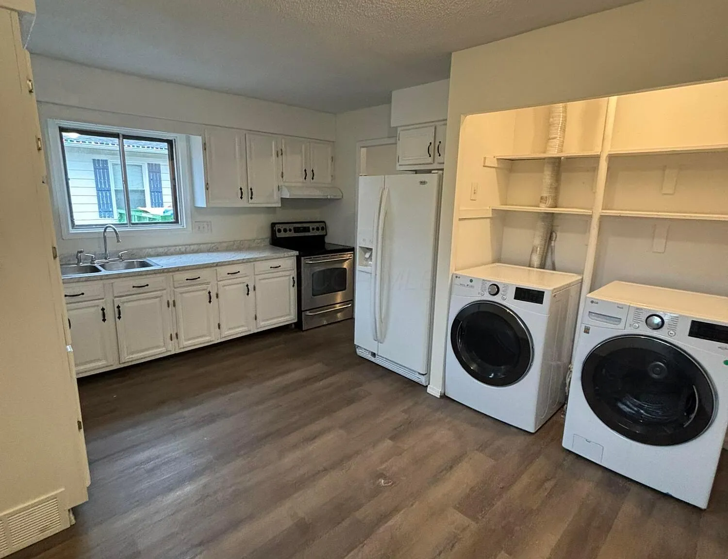 3 bed, 1.0 bath, 984 sqft, $1,945 — Photo 4