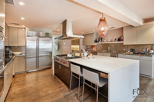 Rented by Fox Residential Group | media 7