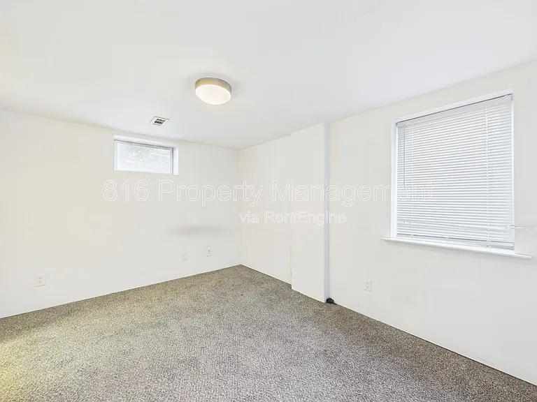 622 Christopher St — Photo 38