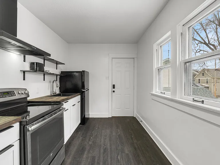 849 Columbia Ave — Photo 4