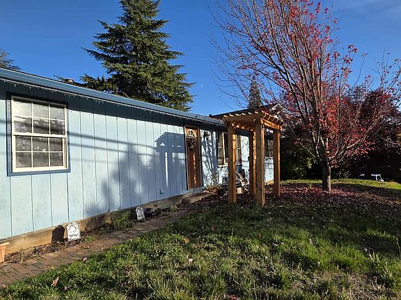 2nd image of 1193 NE Beacon Dr