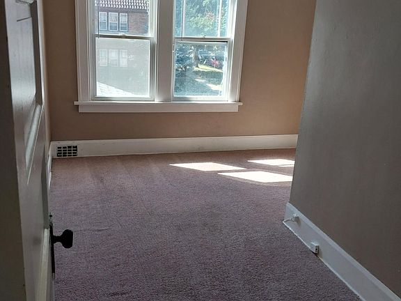 5th image of 1821 Auburn St