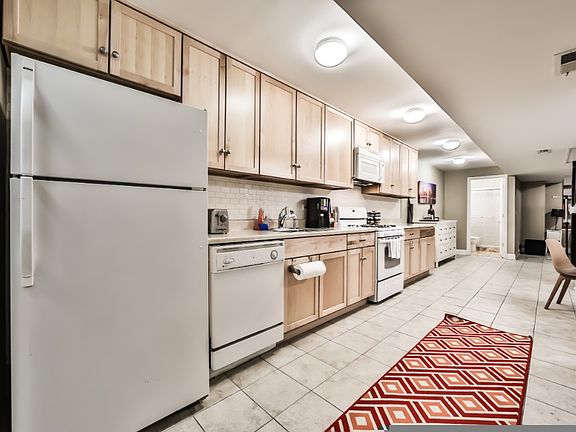 4th image of 1851 N Lincoln Ave #1I