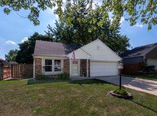 49 Hunter Dr, Montgomery, IL 60538