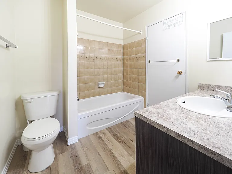 245 Dunluce Rd NW — Photo 8