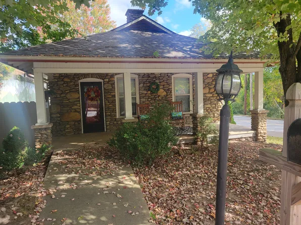 33 Pigeon St, Waynesville, NC 28786