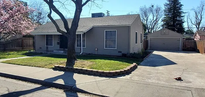 1404 W Roseburg Ave photo 1