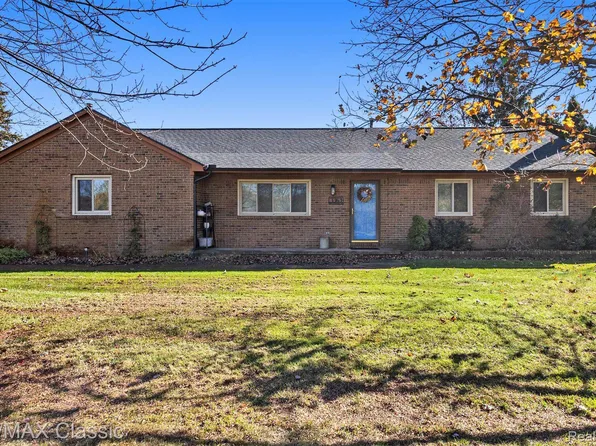 3363 Watersedge Dr, Brighton, MI 48114