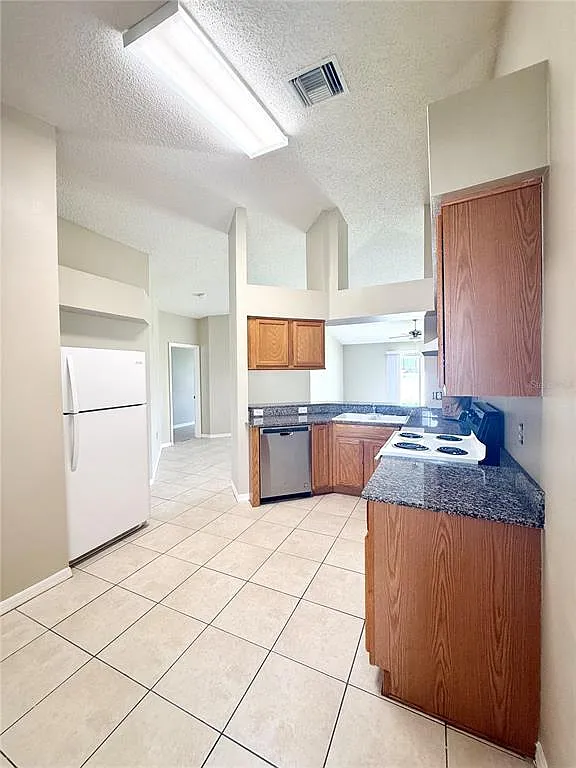 4 bed, 2.0 bath, 1544 sqft, $2,000 — Photo 4