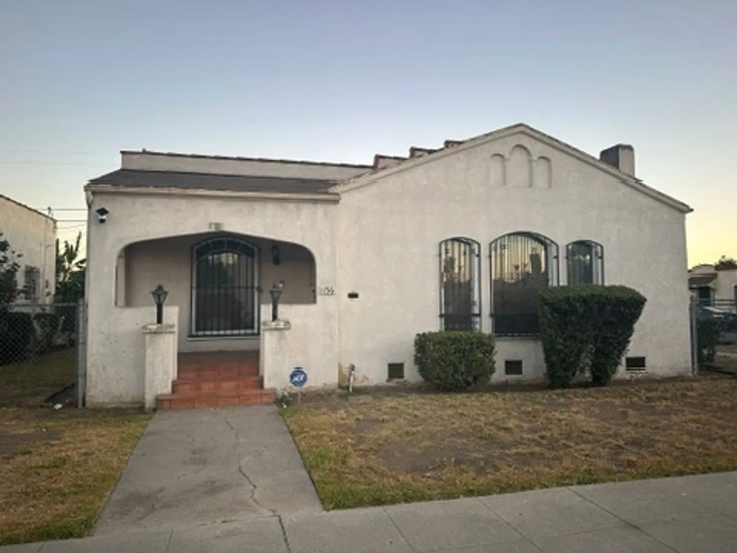 Large, 3 bedroom 1 bath, corner-lot single family home — Photo 3
