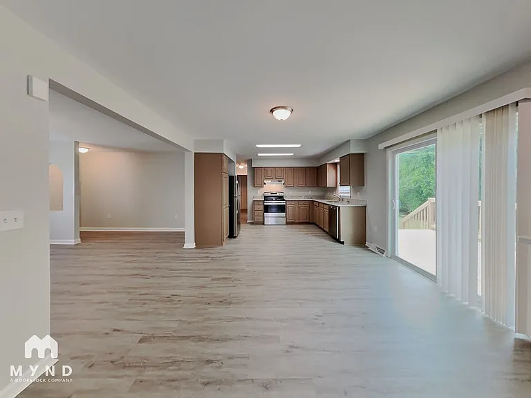 215 Clear Water Dr — Photo 4