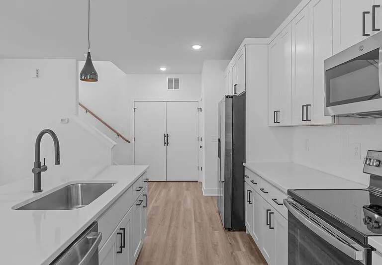 1316 E Lenoir St — Photo 11