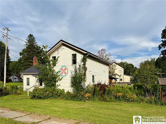 2nd image of 124 Williams St