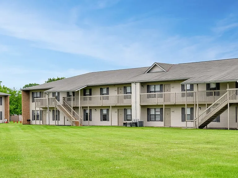 Bolton Estates Apartments — Photo 14