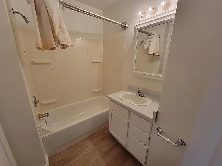 1635 E Wabash Ave — Photo 6