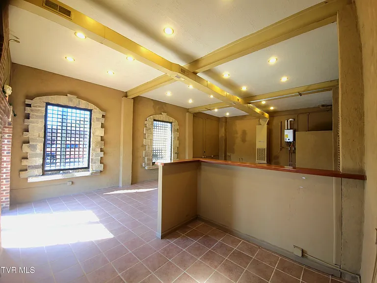 1009 E Sullivan St — Photo 9