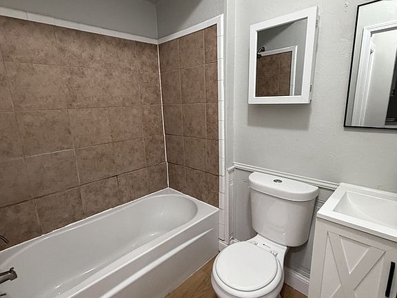 5th image of 2927 E 115th St