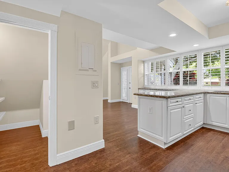 204 Andover Ct — Photo 15