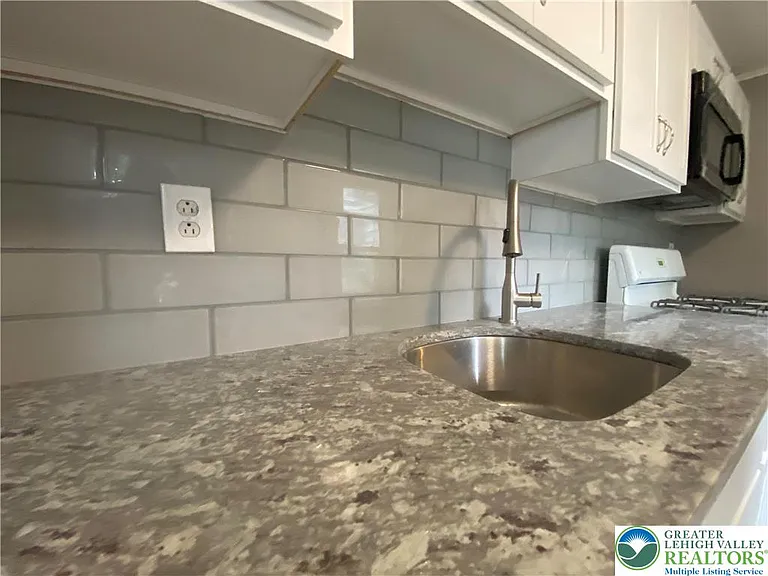 706 Northampton St #2 — Photo 4