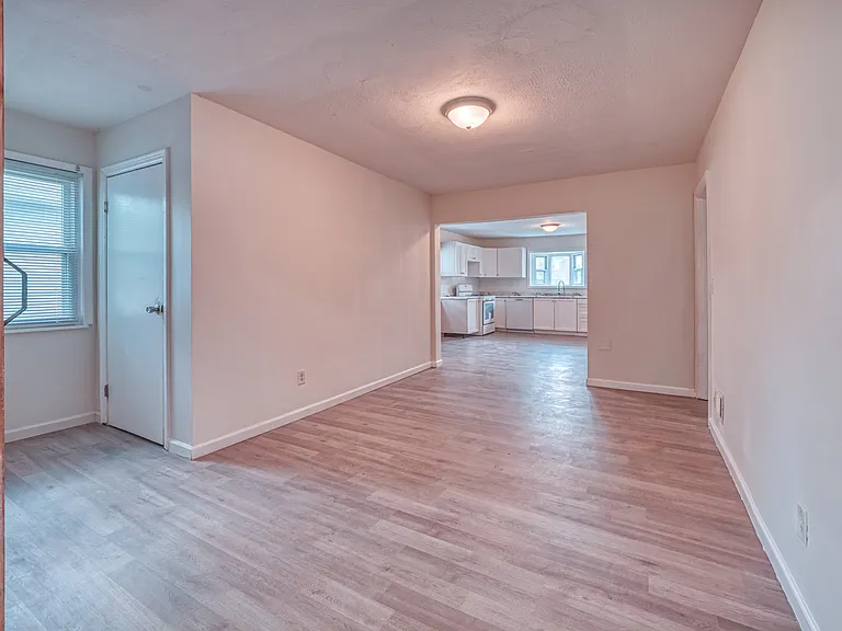 1139 Miller Ave — Photo 10