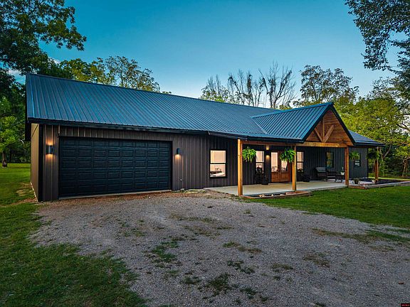 2nd image of 33 Carlisle Cir