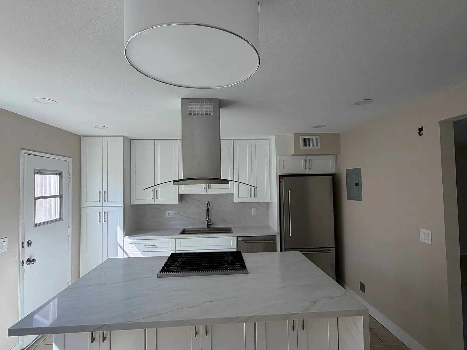 3 bed, 1208 sqft, $4,950 — Photo 3