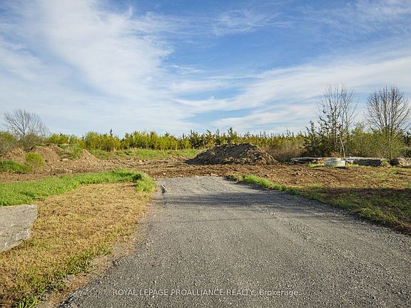 4th image of 2461 Victoria Rd