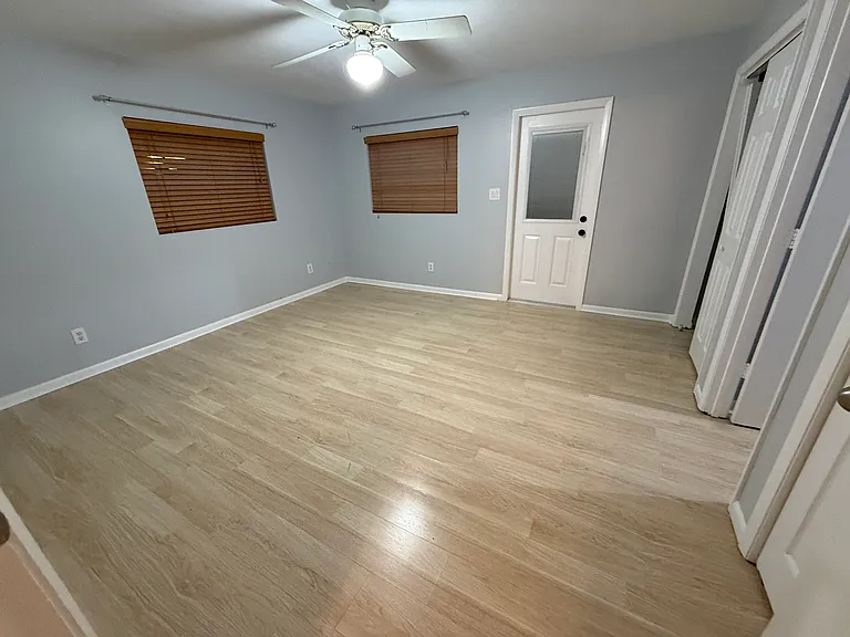 1016 W Indiana Ave — Photo 42
