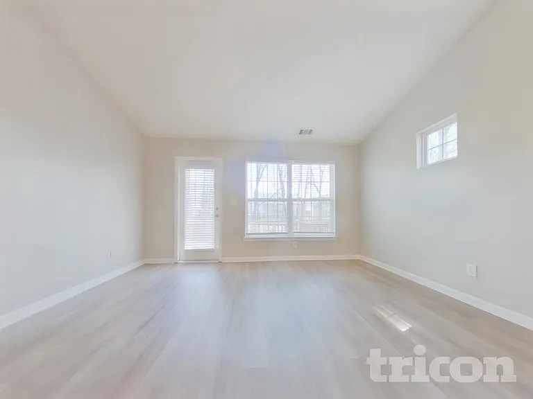 501 Arrowhead Dr — Photo 3